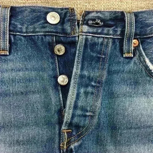 Levi 501 Shorts - Picture 4 of 6